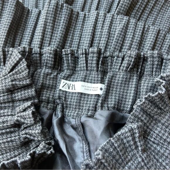 EUC Zara Pleated Houndstooth Mini Skirt Black Gray Ruffled Waist Size Small - Picture 15 of 16